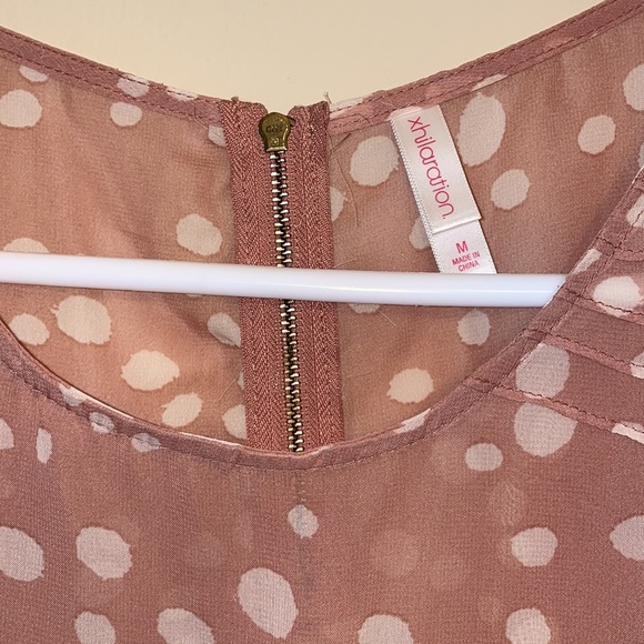 🥳Adorable Pink w/ White Polka Dots Blouse - sz M - Picture 3 of 6